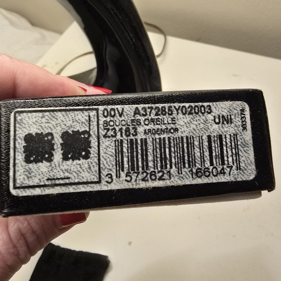 Chanel Holiday 2012 Silver Tone and Rinestone Earings with Centered CC Logo - Picture 7 of 7